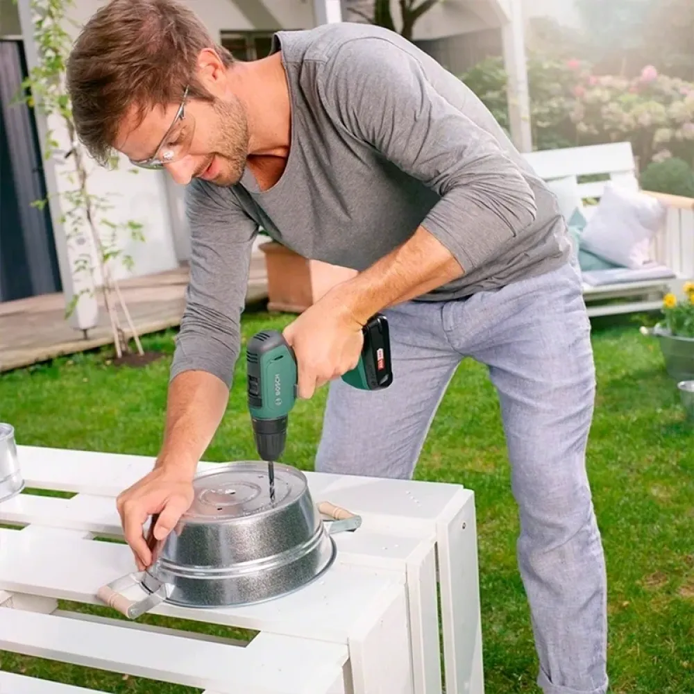 Bosch UniversalDrill 18 аккумуляторная дрель-шуруповерт (2 x 1.5 Ач, ЗУ) с кейсом, 06039C8005