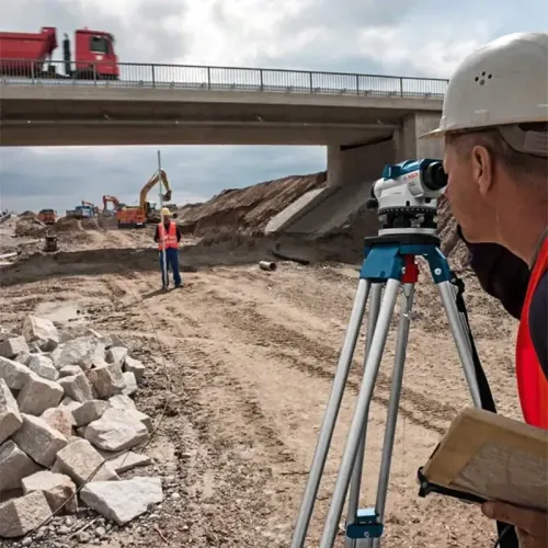 Bosch GOL 20 D Professional оптический нивелир + бленда, кейс, ключ, отвес и регулировочный штифт 0601068400