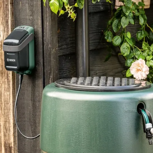 Bosch GardenPump 18 Set садовый аккумуляторный насос (1 x 2.5 Ач, ЗУ), 06008C4200